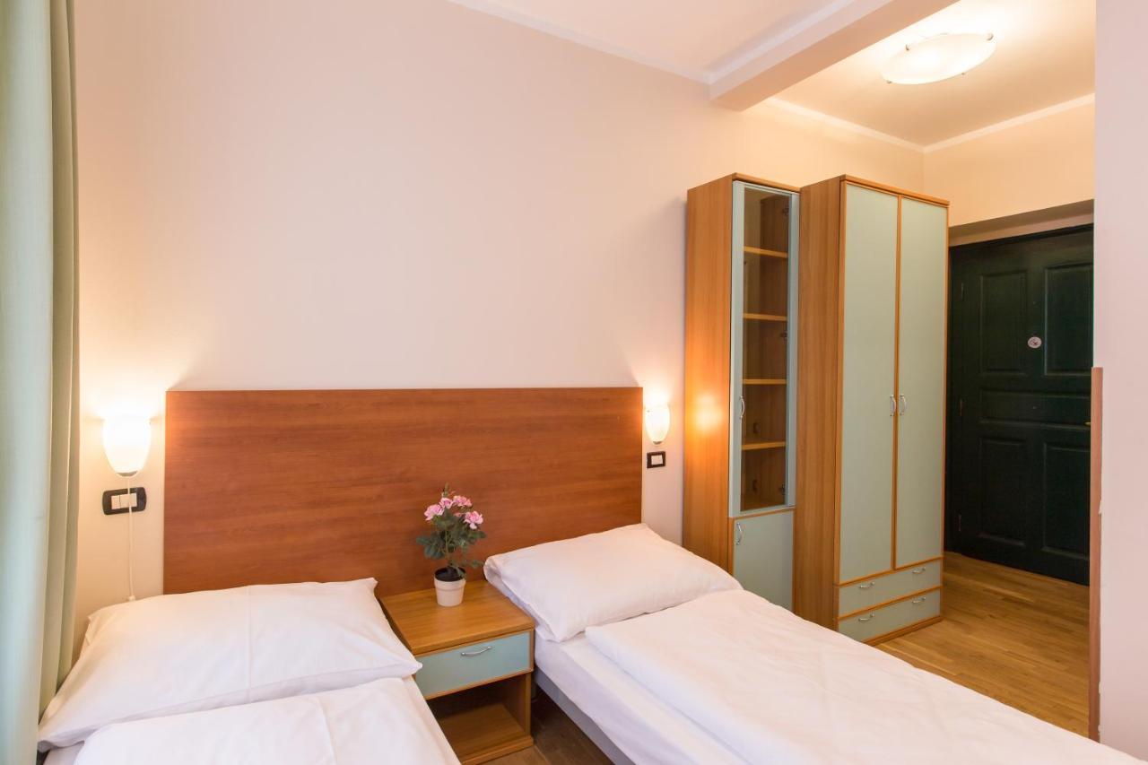 Duskova Apartments Прага Екстериор снимка